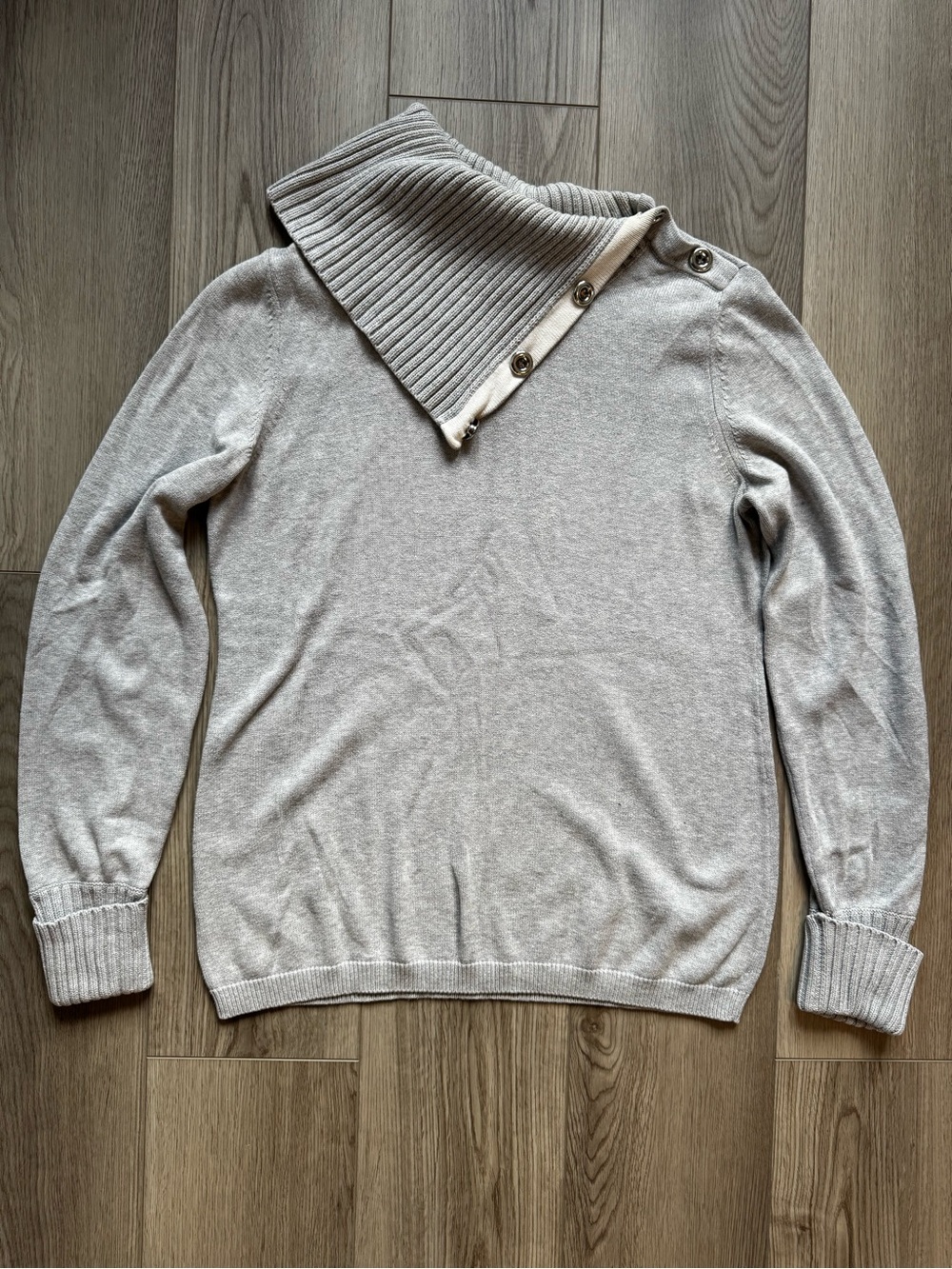 Banana Republic Women's Light Gray Turtleneck Sweater